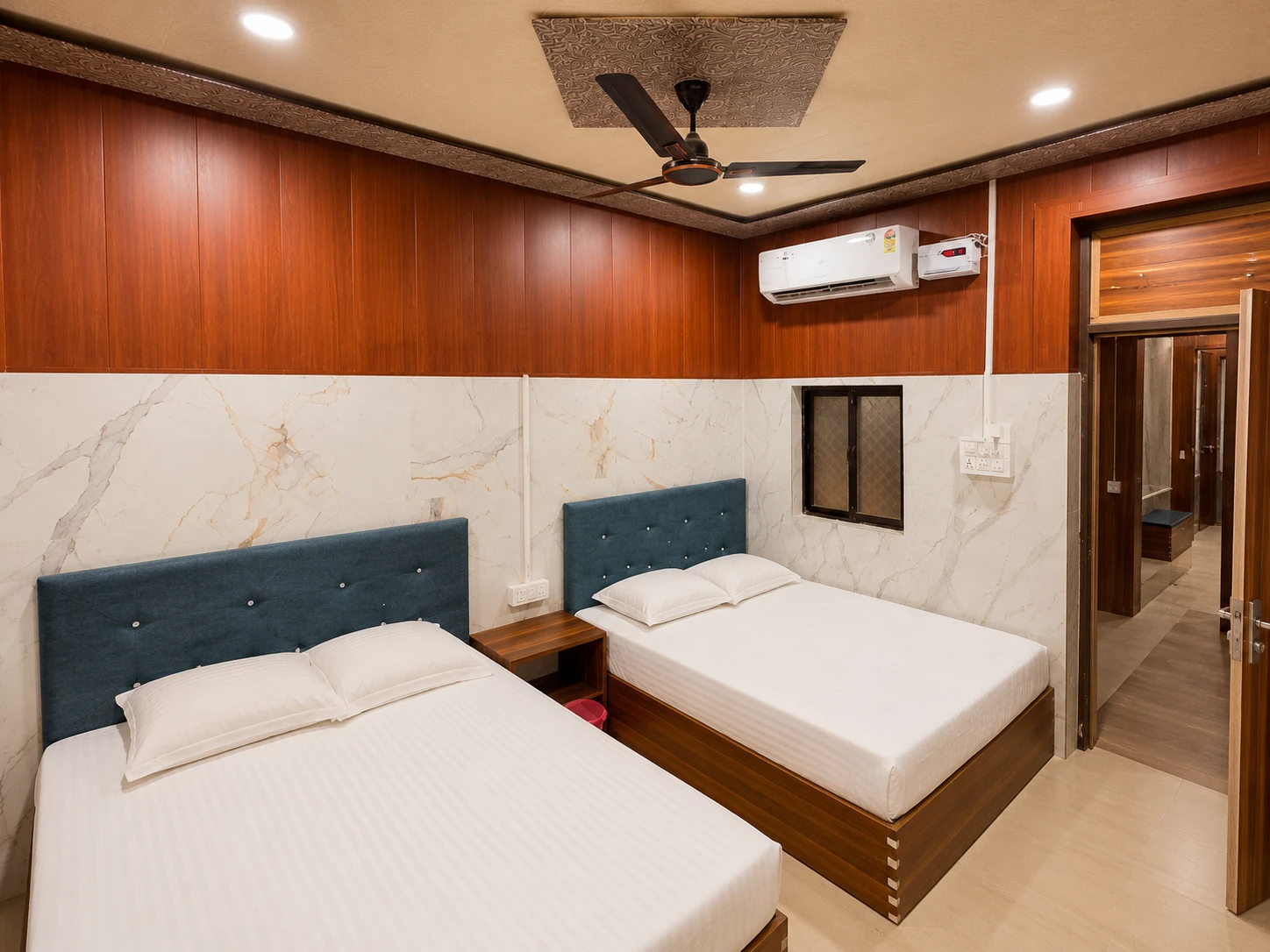 Connecting rooms with twin beds